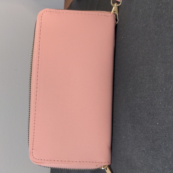 Wristlet/Wallet - Picture 2 of 3